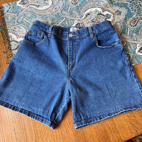 Levi's Pants - Levi's 550 vintage baggy denim mom jean shorts, high waist wider leg, 14 medium